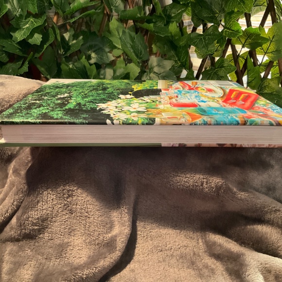 Signed Copy of Living Floral by Margot Shaw - Picture 5 of 15